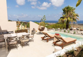 Luxury Santorini Villa - 3 Bedroom Villa - Private Jetted Pool with Sea and Sunset Views - Finikia